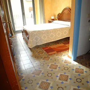 Adarnius Pensión La Bisbal d'Emporda